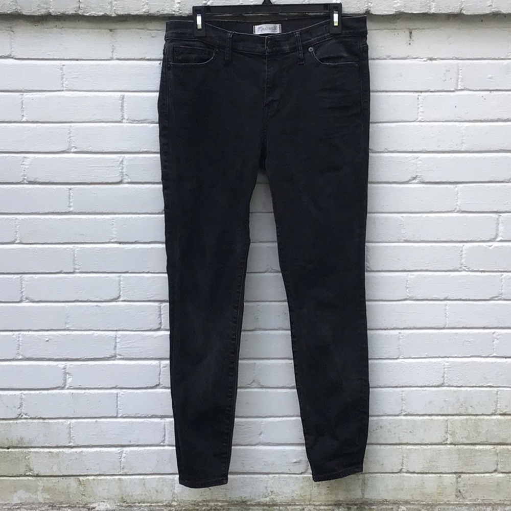 Madewell Skinny Skinny High  jeans in black.